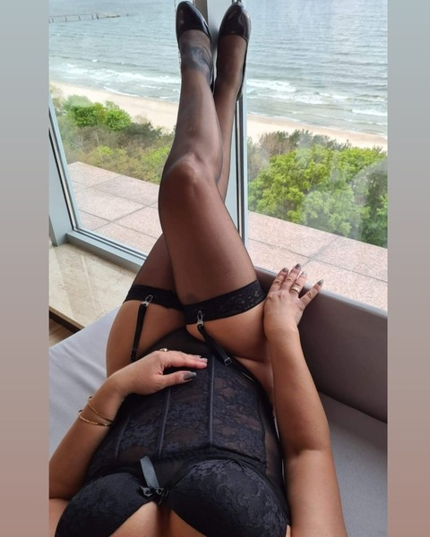 hotwife49 header picture leakfans.com