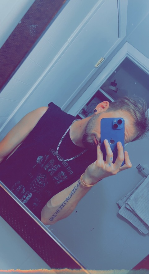 hungwaffles header picture leakfans.com