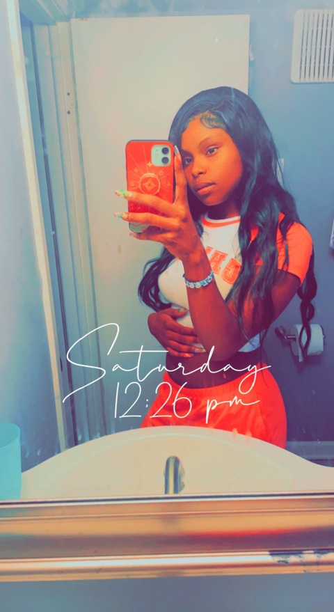 issacoco_queeen header picture leakfans.com