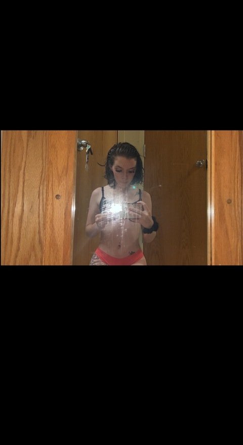 itshayybby header picture leakfans.com