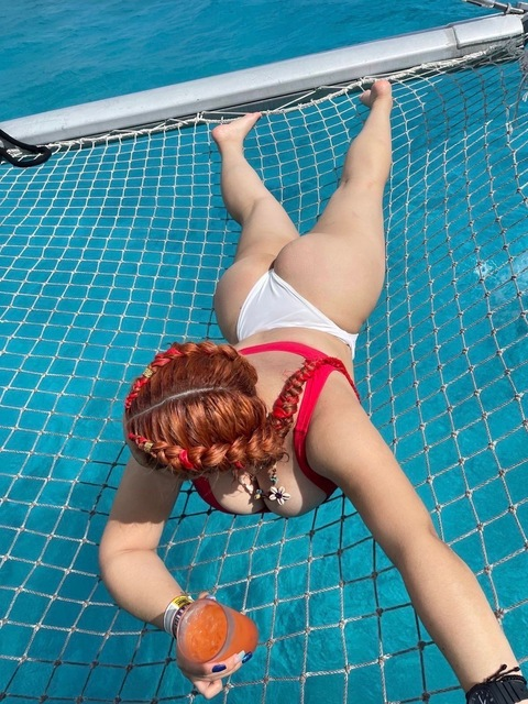 itzelchuky header picture leakfans.com