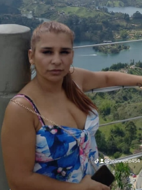 janethmarin header picture leakfans.com