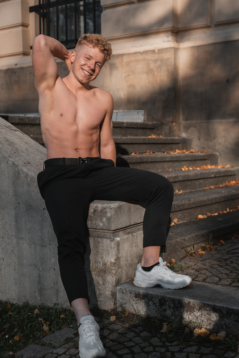 julien_cap header picture leakfans.com