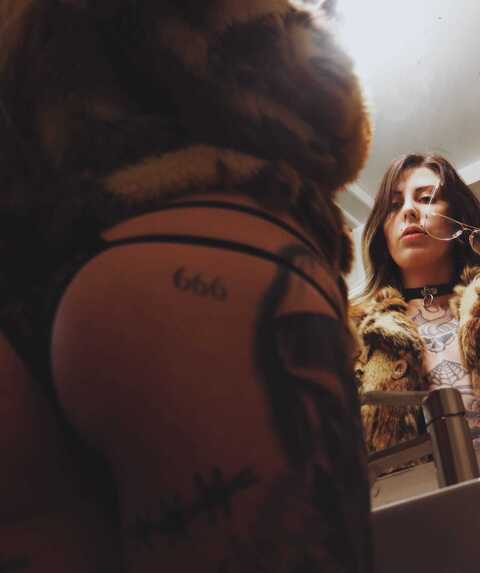kanvussuicide header picture leakfans.com