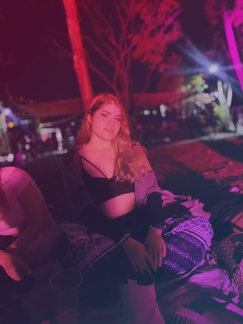 karadameloveu header picture leakfans.com