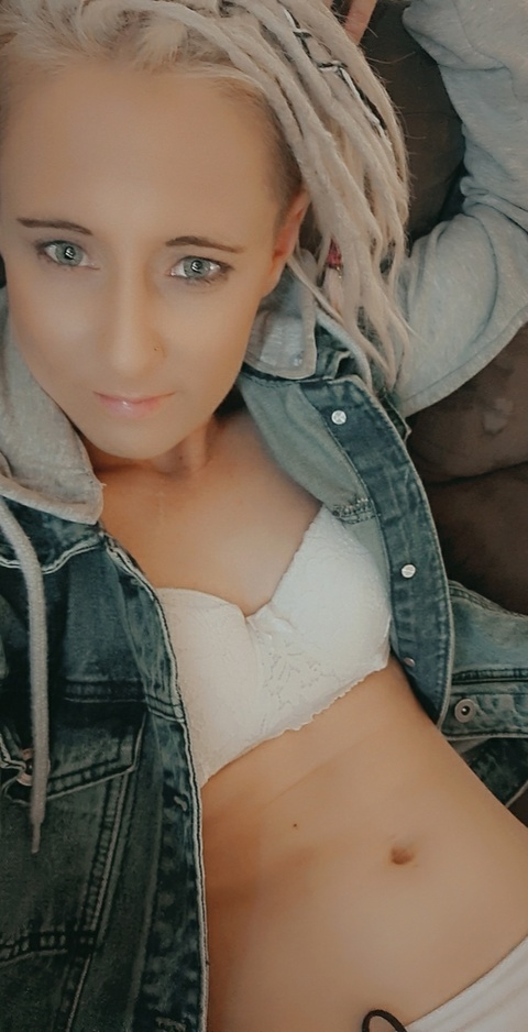 karadee header picture leakfans.com