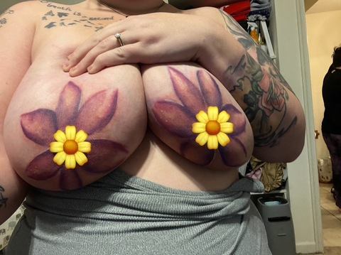 karebeargal header picture leakfans.com