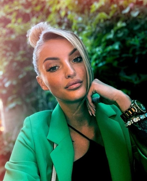 karinared header picture leakfans.com