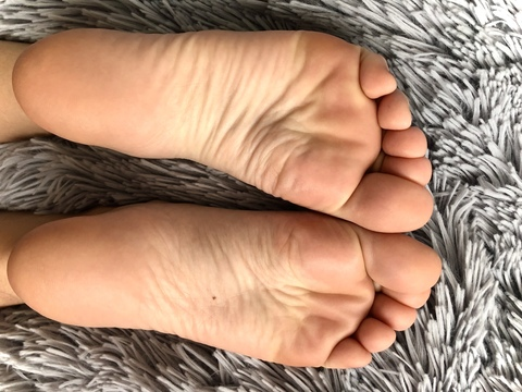 Header of karlyklairefeet