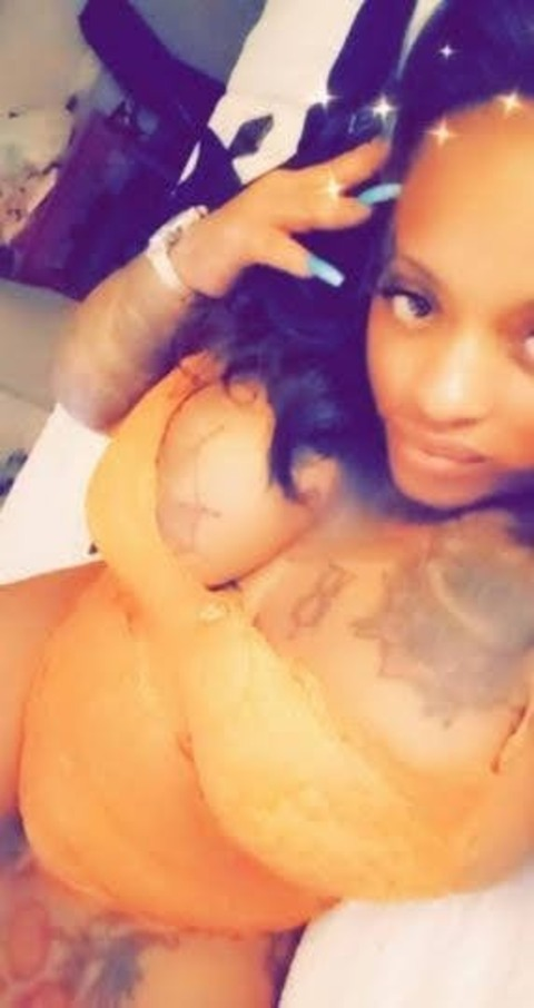 komorique header picture leakfans.com