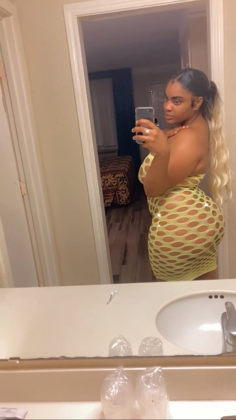 kreamykween header picture leakfans.com