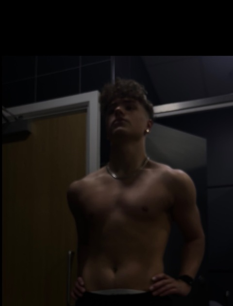 kristian_pouncey header picture leakfans.com