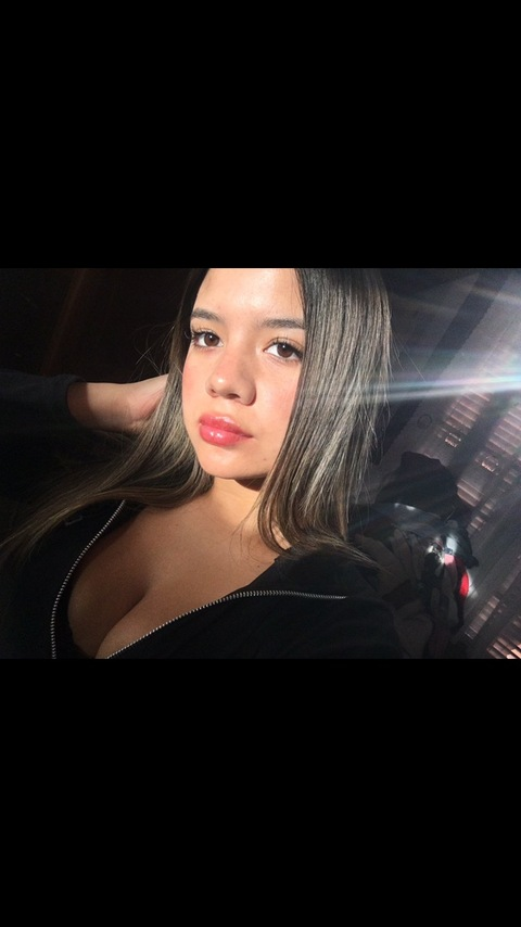 laragamer header picture leakfans.com