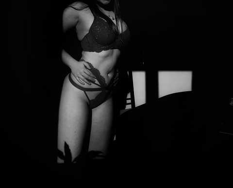 laurakathleen header picture leakfans.com