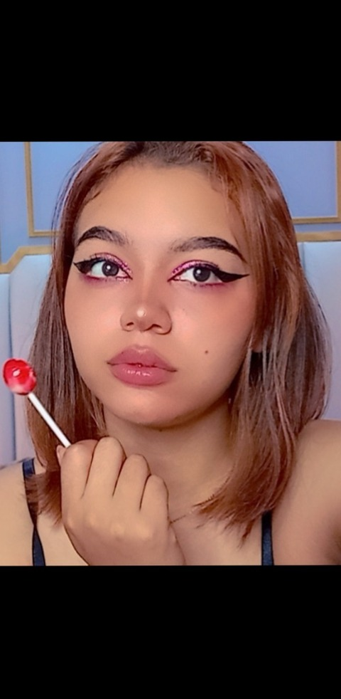 leah777 header picture leakfans.com