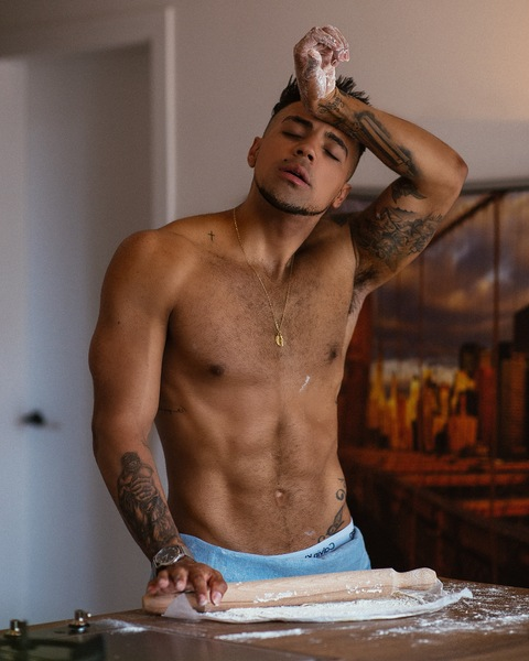 leandrr2 header picture leakfans.com