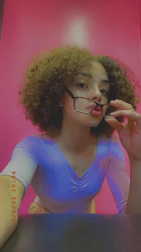 lee016 header picture leakfans.com