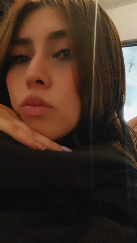 leoglz header picture leakfans.com