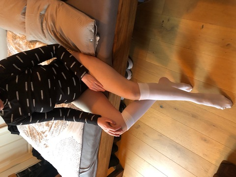 leonietights header picture leakfans.com