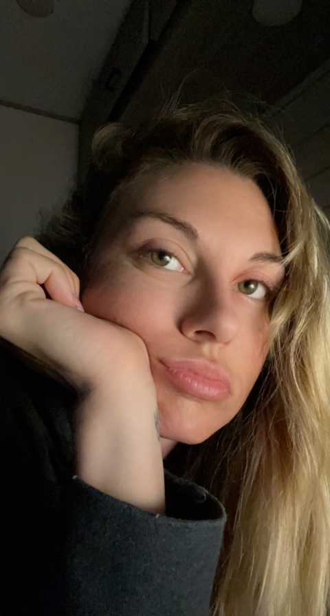 lesliee.white header picture leakfans.com