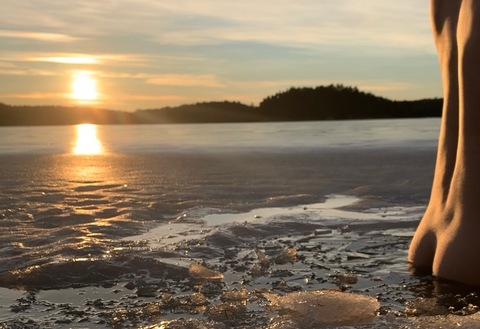 lifemodellivingbythesea header picture leakfans.com