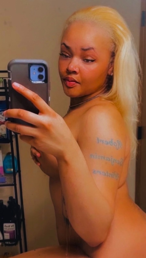 lil.02pinky19 header picture leakfans.com