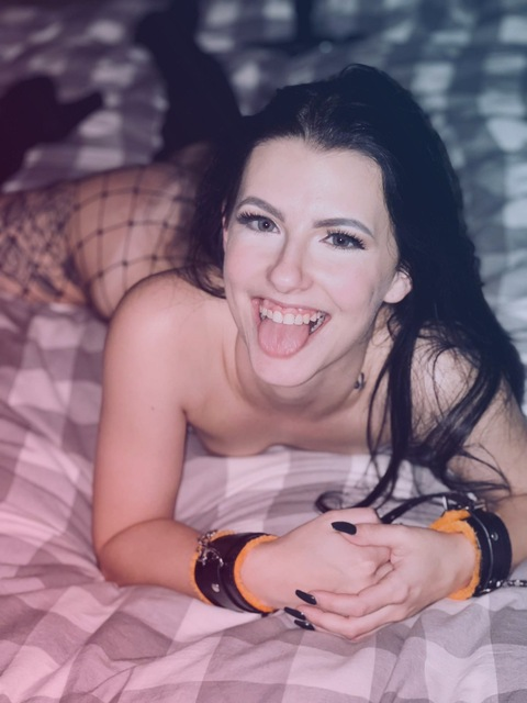 little-raven626 header picture leakfans.com