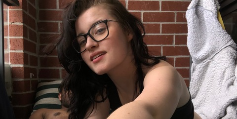 livisthew0rst header picture leakfans.com