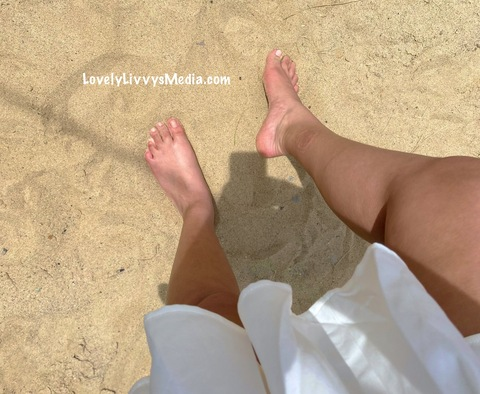 livvyliv98 header picture leakfans.com