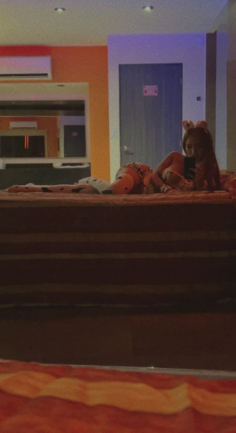 lolaperry header picture leakfans.com