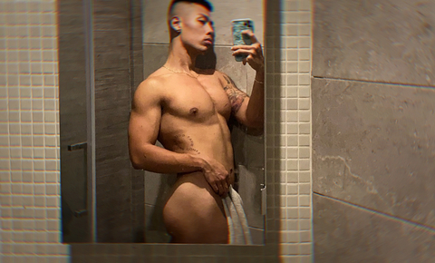 louix_v header picture leakfans.com