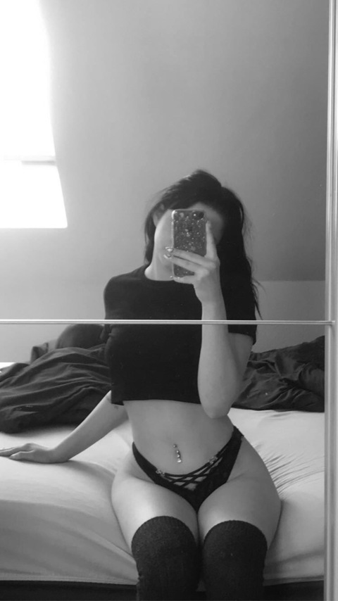 lovelyely header picture leakfans.com