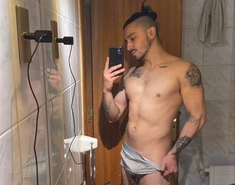 luyzk header picture leakfans.com