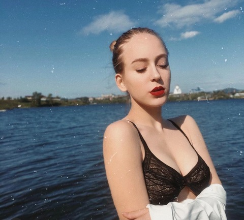 m1lena header picture leakfans.com