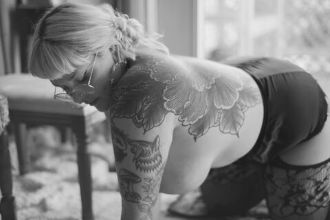 maeveedel header picture leakfans.com