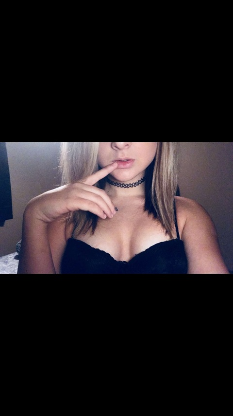 mel_aniee header picture leakfans.com