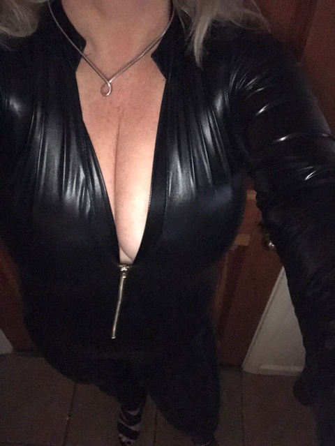 miss-chastity header picture leakfans.com