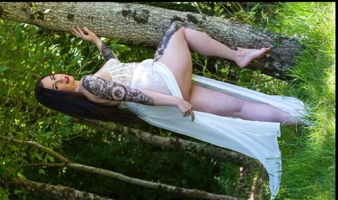 misshollyberry header picture leakfans.com