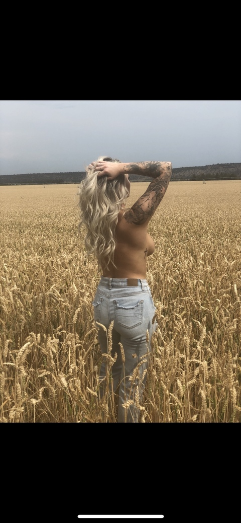 missmoll13 header picture leakfans.com