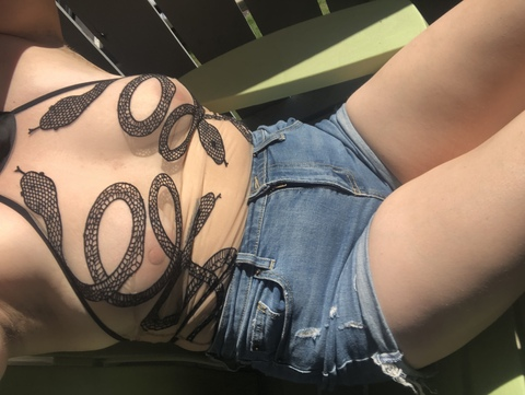 missviolet96 header picture leakfans.com