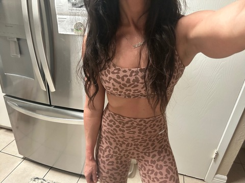 modely4u header picture leakfans.com