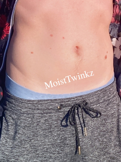 moisttwinkz header picture leakfans.com