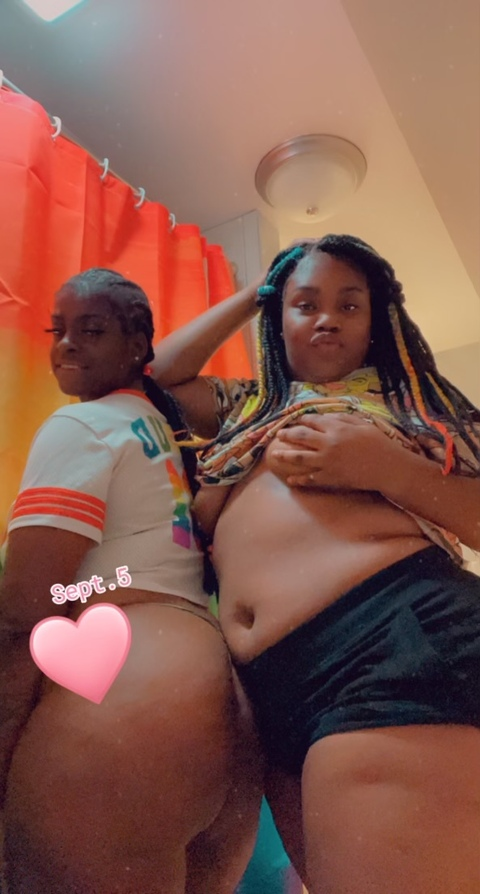 mommie71795 header picture leakfans.com