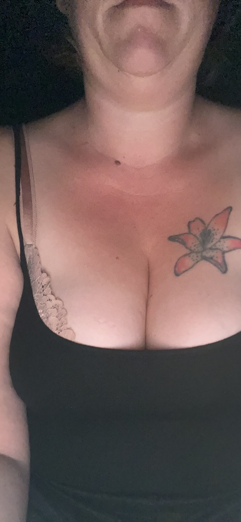 mommyneedsanescape header picture leakfans.com