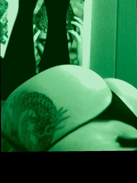 monnie00 header picture leakfans.com