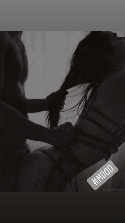 mrsdevil98 header picture leakfans.com