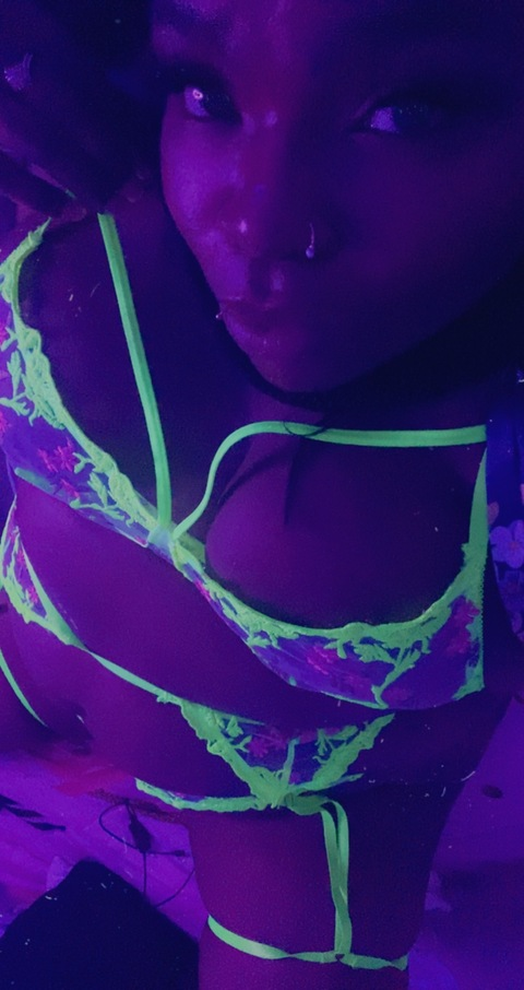 mzlusty88 header picture leakfans.com