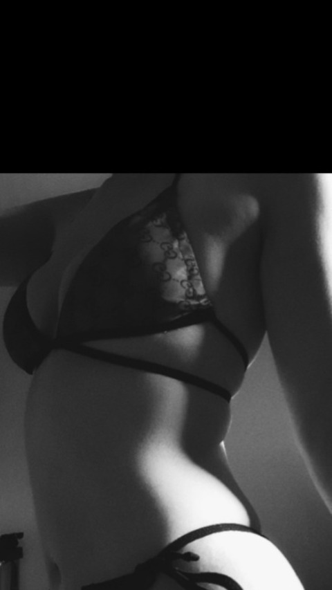 nikkidee1903 header picture leakfans.com