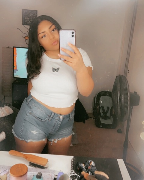 noemi_hoop header picture leakfans.com