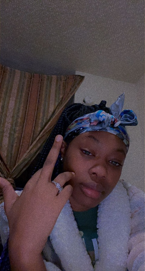 nyenye21 header picture leakfans.com